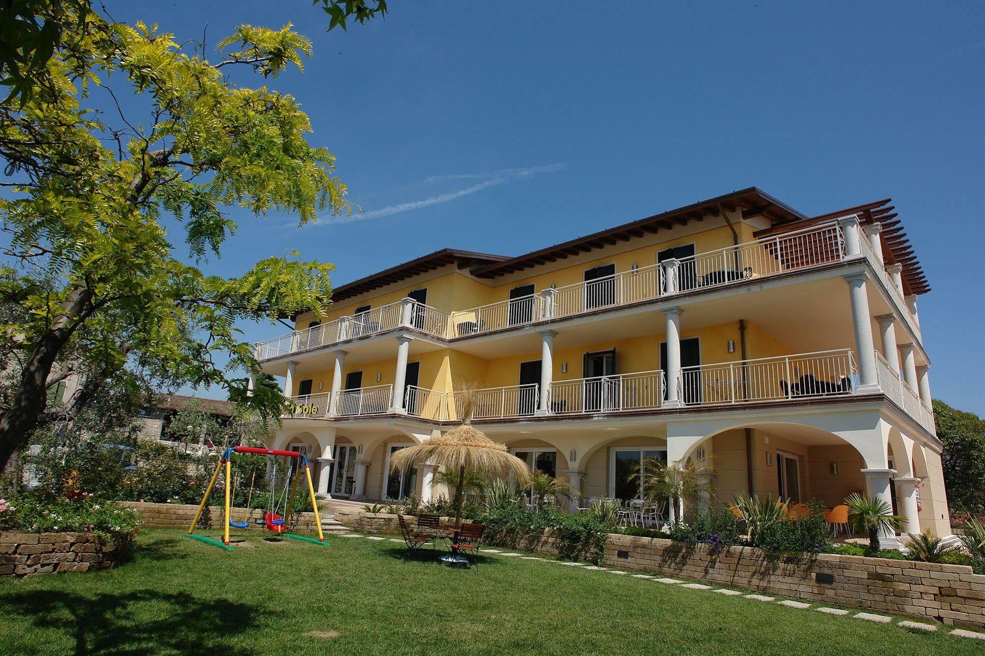 Hotel Splendid Sole Манерба-дель-Гарда Екстер'єр фото